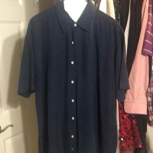 Men’s short sleeve dress shirt in navy